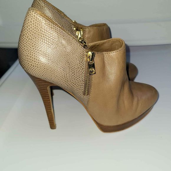 Michael Kors MK Designer High Heel Booties Ankle Boots Size 7 - Picture 1 of 8